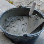Правильное приготовление пластичного цементного раствора для кладки кирпича